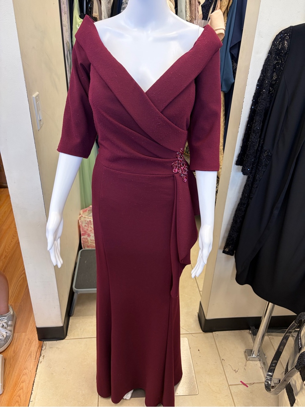 Elegant Wine v-neck  mother of the bride dress Rina DiMontella size 16 w. sleeve